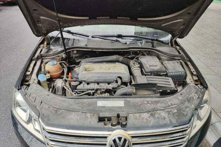 Used Volkswagen Magotan 2012 Facelift 1.8TSI Prestige Model Engine Bay