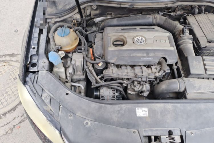 Used Volkswagen Magotan 2012 Revised 1.8TSI Luxury Version Engine Bay Right