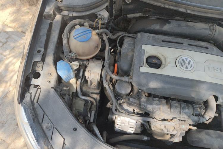 Used Volkswagen Magotan 2012 Revised 1.8TSI Luxury Version Engine Bay Right