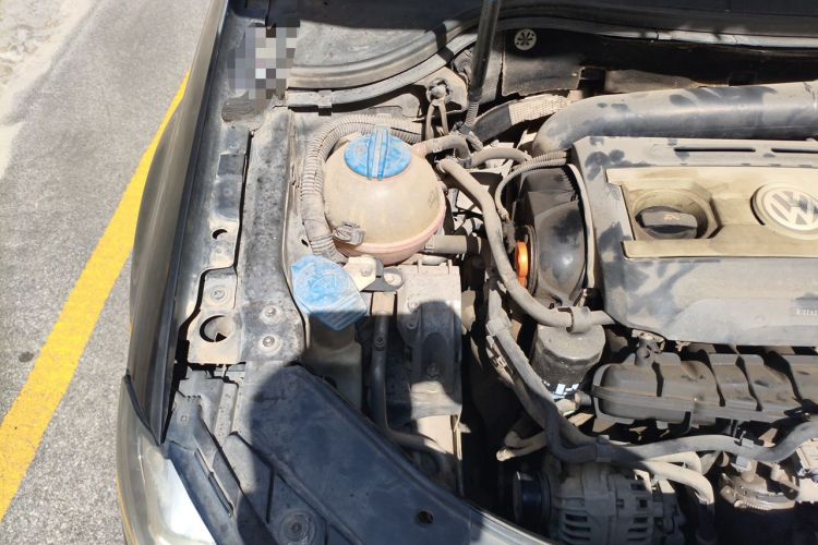 Used Volkswagen Magotan 2012 Facelift 1.8TSI Prestige Model Engine Bay Right
