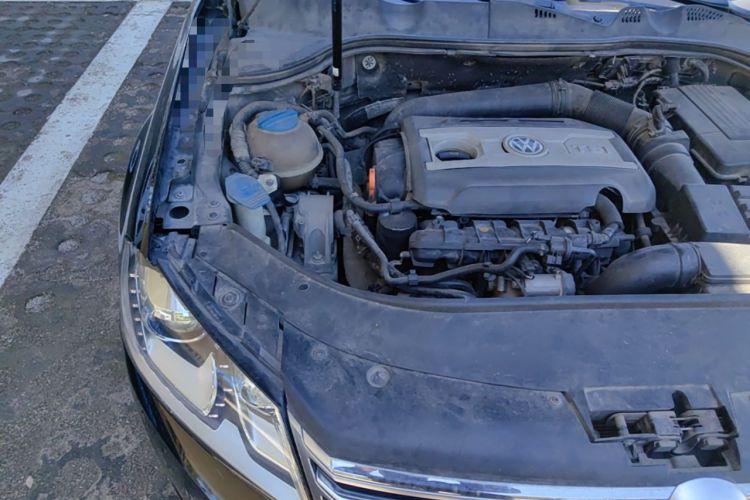 Used Volkswagen Magotan 2012 Facelift 2.0 TSI Prestige Model Engine Bay Right