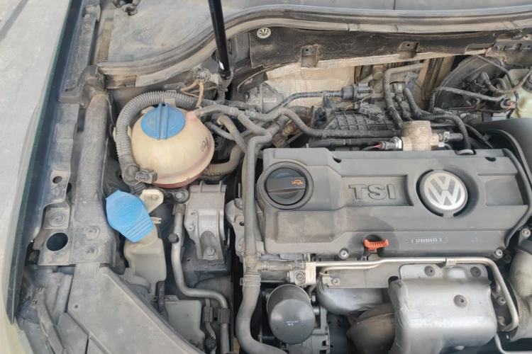 Used Volkswagen Magotan 2012 1.4TSI Comfort Edition Engine Bay Right