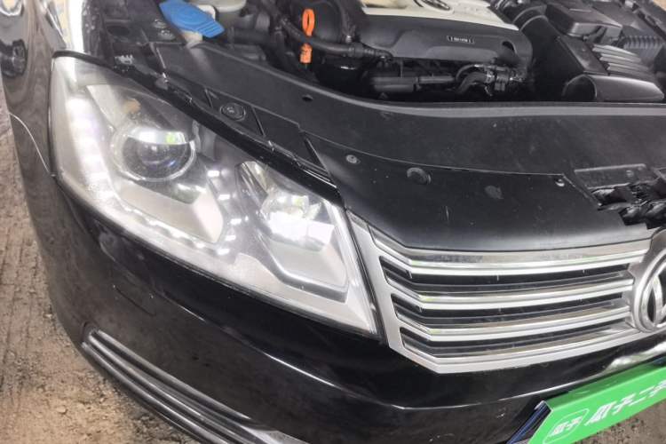 Used Volkswagen Magotan 2012 1.8TSI Luxury Model Engine Bay Right