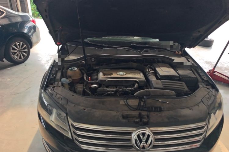 Used Volkswagen Magotan 2012 Revised Version 1.8TSI Leading Edition Engine Bay Right