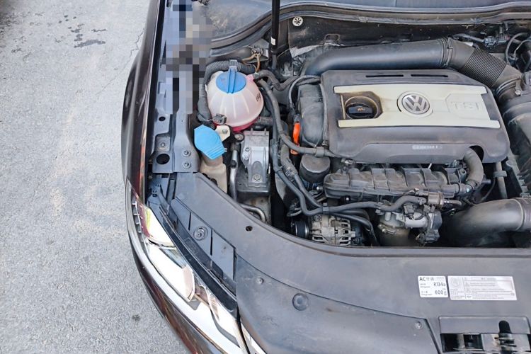 Used Volkswagen Magotan 2012 Revised 1.8TSI Luxury Version Engine Bay Right
