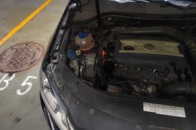 Used Volkswagen Magotan 2012 Facelift 1.8TSI Prestige Model Engine Bay Right