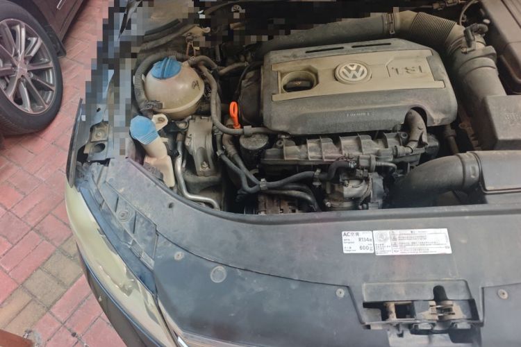 Used Volkswagen Magotan 2012 1.8TSI Prestige Model Engine Bay Right