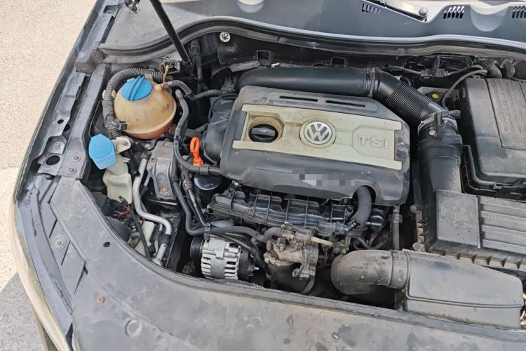Used Volkswagen Magotan 2012 Revised 1.8TSI Comfort Version Engine Bay Right