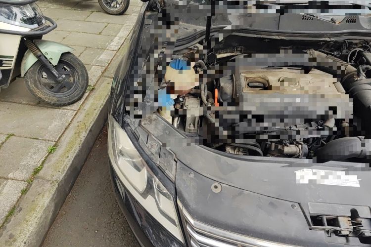 Used Volkswagen Magotan 2012 Facelift 1.8TSI Prestige Model Engine Bay Right