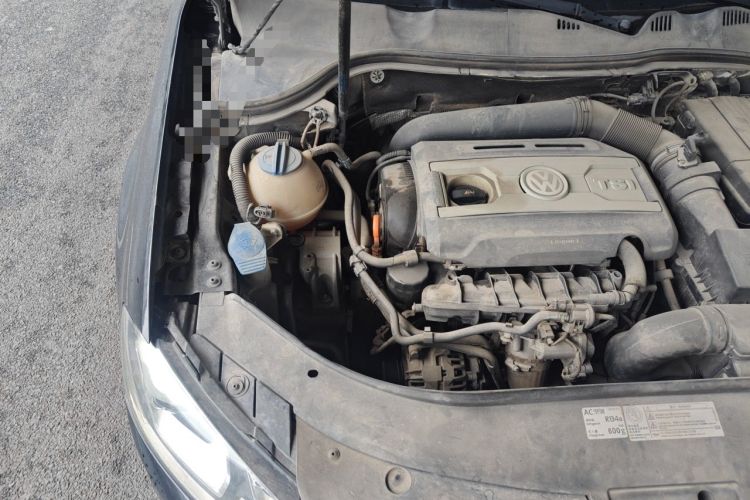 Used Volkswagen Magotan 2012 Revised 1.8TSI Luxury Version Engine Bay Right