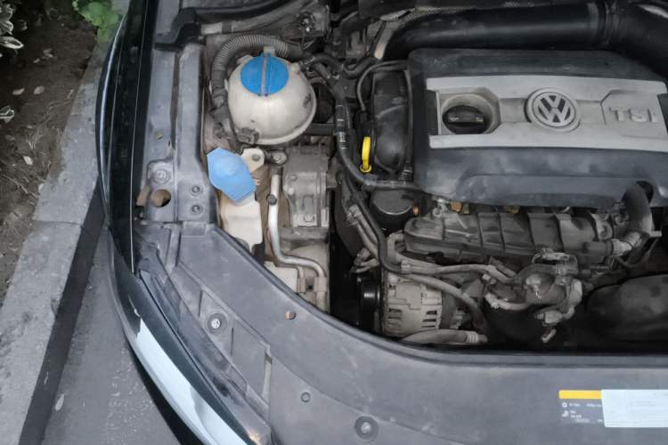 Used Volkswagen Magotan 2012 Travel Edition 2.0 TSI 4x4 Comfort Version Engine Bay Right