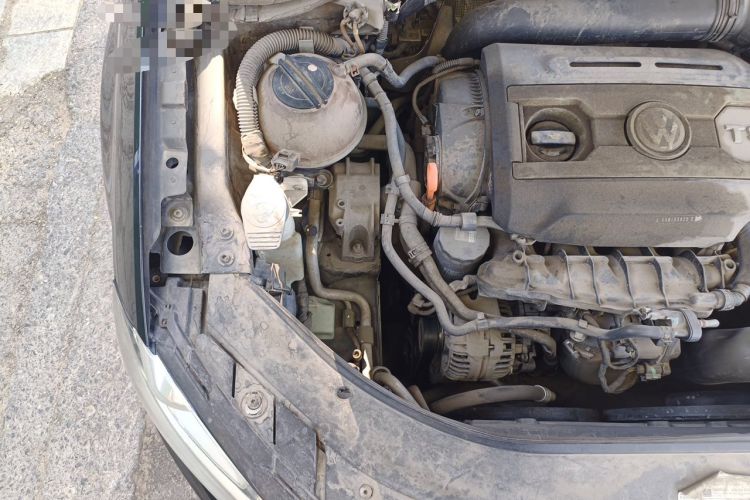 Used Volkswagen Magotan 2012 Facelift 2.0 TSI Prestige Model Engine Bay Right