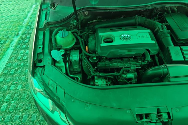 Used Volkswagen Magotan 2012 1.8TSI Luxury Model Engine Bay Right