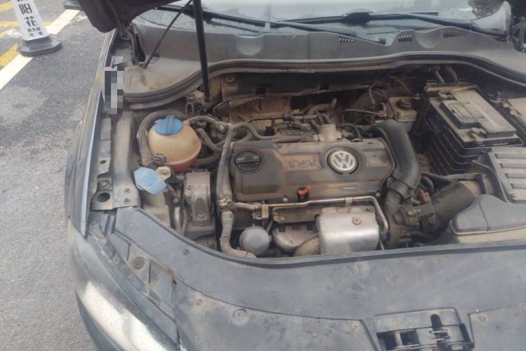Used Volkswagen Magotan 2012 1.4TSI Comfort Edition Engine Bay Right