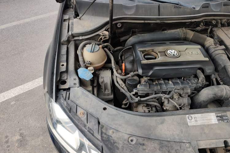 Used Volkswagen Magotan 2012 1.8TSI Luxury Model Engine Bay Right