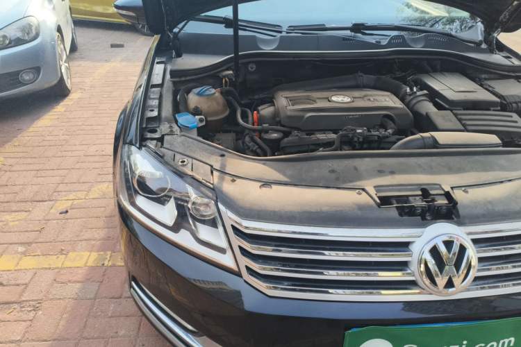 Used Volkswagen Magotan 2012 2.0 TSI Prestige Edition Engine Bay Right