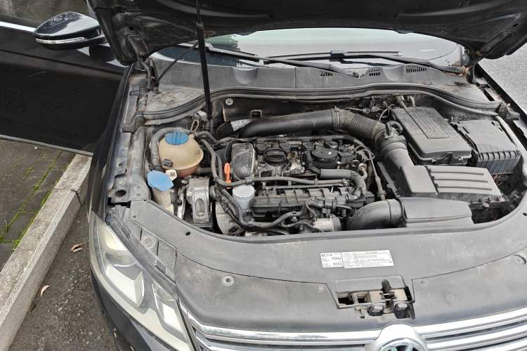 Used Volkswagen Magotan 2012 Revised 1.8TSI Luxury Version Engine Bay Right