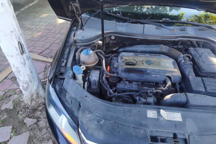Used Volkswagen Magotan 2012 1.8TSI Comfort Model Engine Bay Right