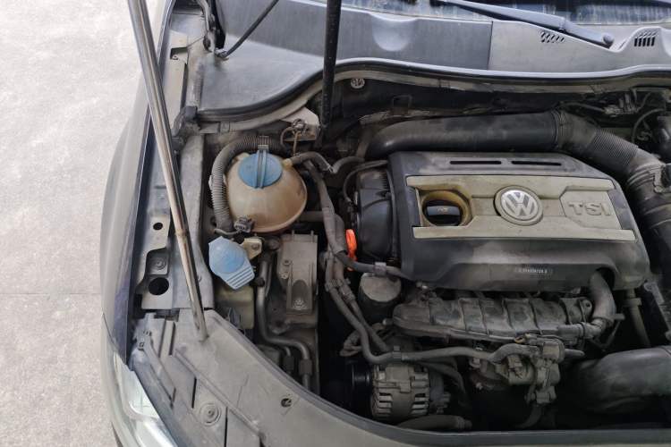 Used Volkswagen Magotan 2012 Revised 1.8TSI Luxury Version Engine Bay Right