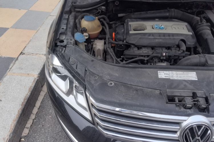 Used Volkswagen Magotan 2012 Revised 1.8TSI Luxury Version Engine Bay Right