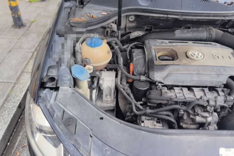 Used Volkswagen Magotan 2012 Facelift 1.8TSI Prestige Model Engine Bay Right