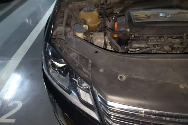 Used Volkswagen Magotan 2012 Revised Version 2.0 TSI Supreme Edition Engine Bay Right