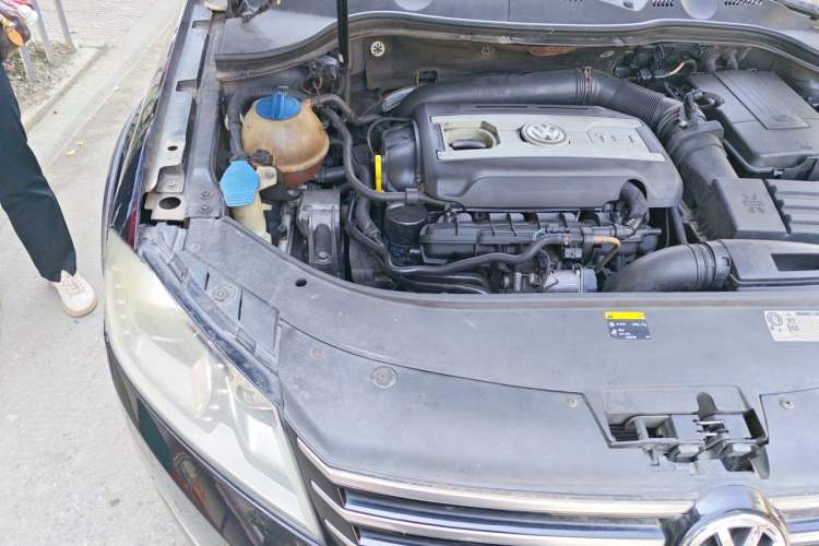 Used Volkswagen Magotan 2012 Travel Edition 2.0 TSI Four-Wheel Drive Luxury Version Engine Bay Right