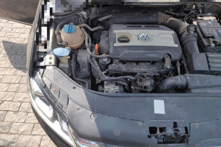 Used Volkswagen Magotan 2012 2.0 TSI Prestige Edition Engine Bay Right