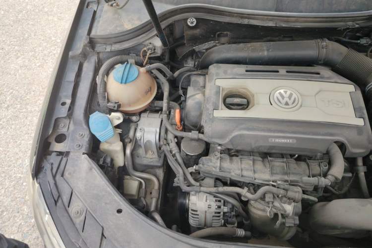 Used Volkswagen Magotan 2012 Revised 1.8TSI Luxury Version Engine Bay Right