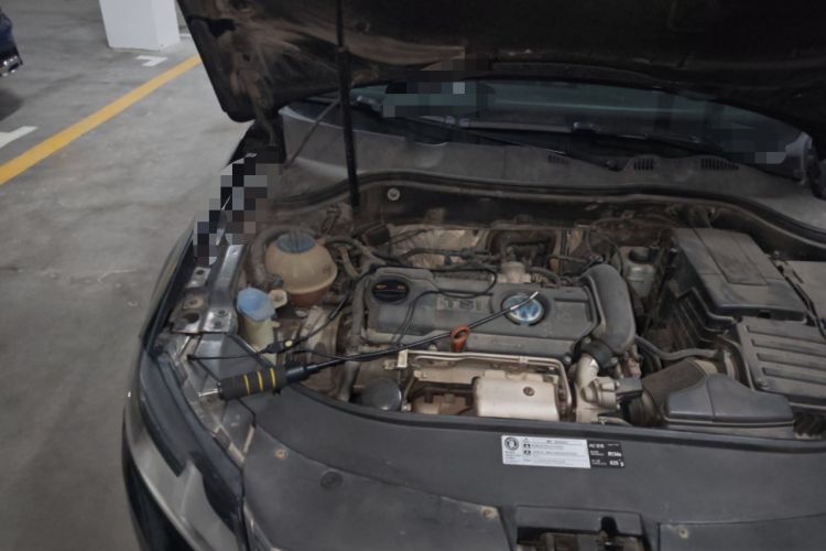 Used Volkswagen Magotan 2012 Revised 1.4 TSI Luxury Version Engine Bay Right