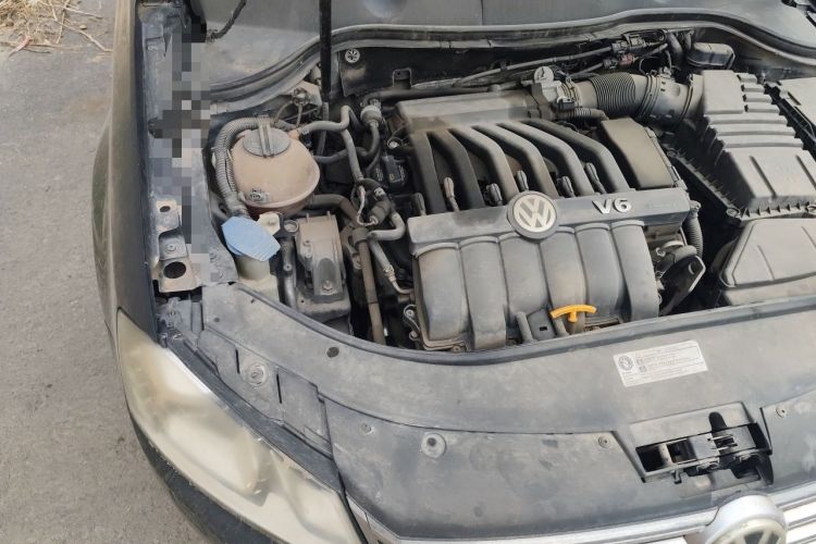 Used Volkswagen Magotan 2012 3.0 FSI Flagship Edition Engine Bay Right