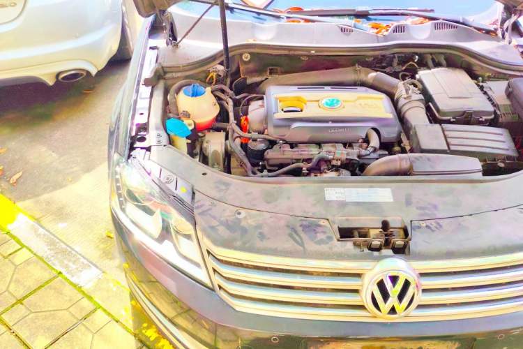 Used Volkswagen Magotan 2012 Revised 1.8TSI Luxury Version Engine Bay Right