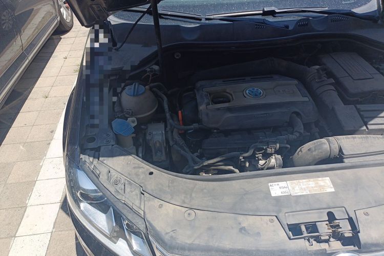 Used Volkswagen Magotan 2012 Revised 1.8TSI Luxury Version Engine Bay Right