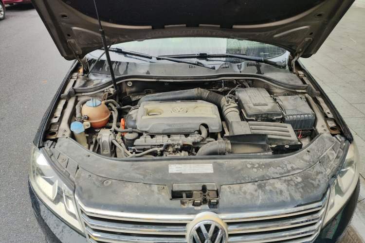 Used Volkswagen Magotan 2012 Facelift 1.8TSI Prestige Model Engine Bay Right