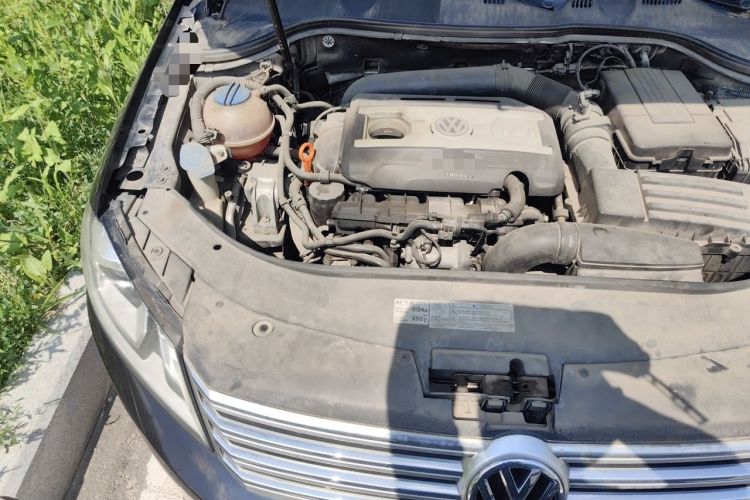 Used Volkswagen Magotan 2012 Revised 1.8TSI Luxury Version Engine Bay Right