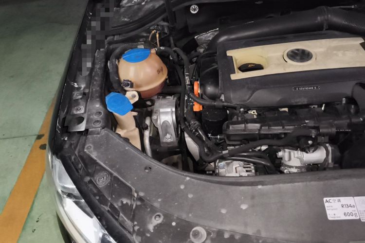 Used Volkswagen Magotan 2012 Revised 1.8TSI Luxury Version Engine Bay Right