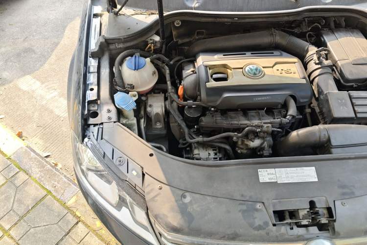 Used Volkswagen Magotan 2012 Revised 1.8TSI Luxury Version Engine Bay Right
