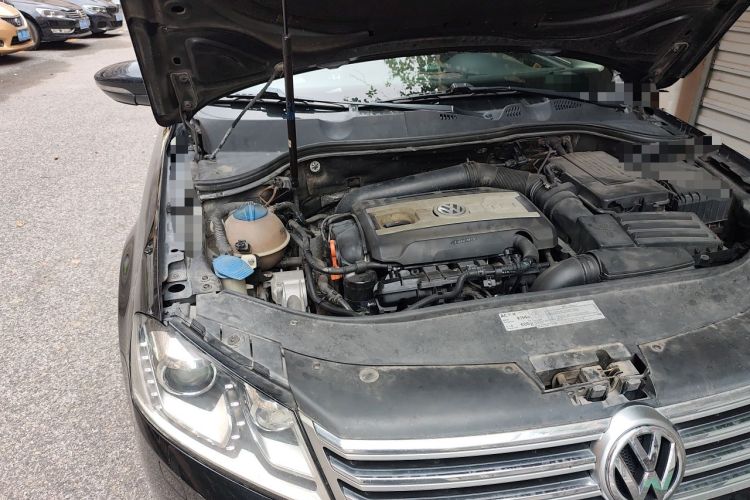 Used Volkswagen Magotan 2012 1.8TSI Prestige Model Engine Bay Right