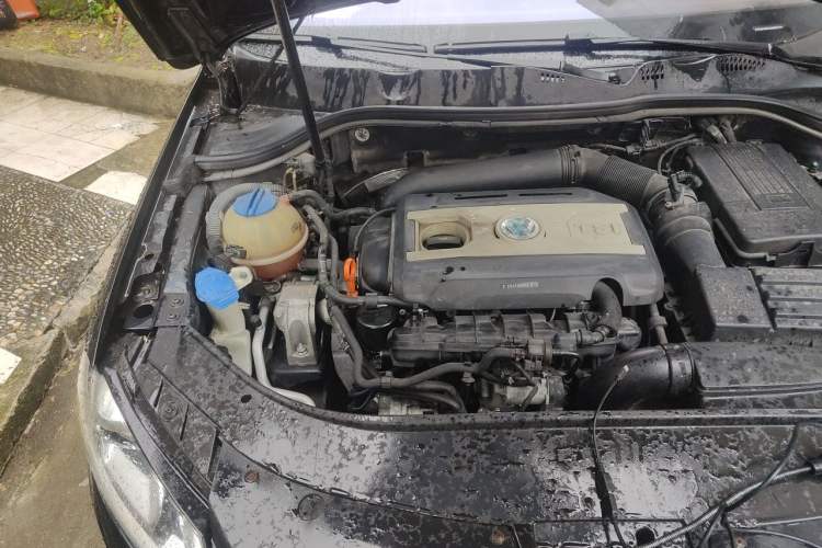 Used Volkswagen Magotan 2012 Revised 1.8TSI Luxury Version Engine Bay Right