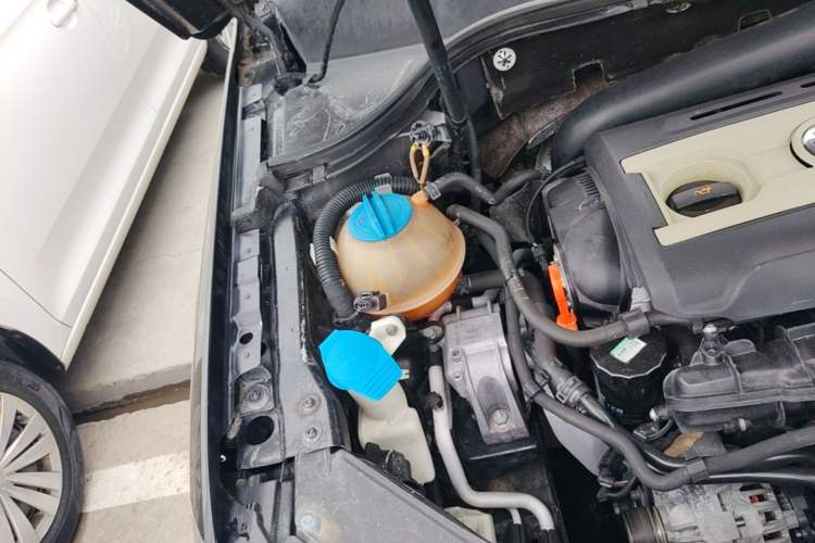 Used Volkswagen Magotan  Engine Bay Right
