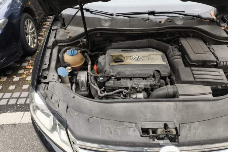 Used Volkswagen Magotan 2012 Revised 1.8TSI Luxury Version Engine Bay Right