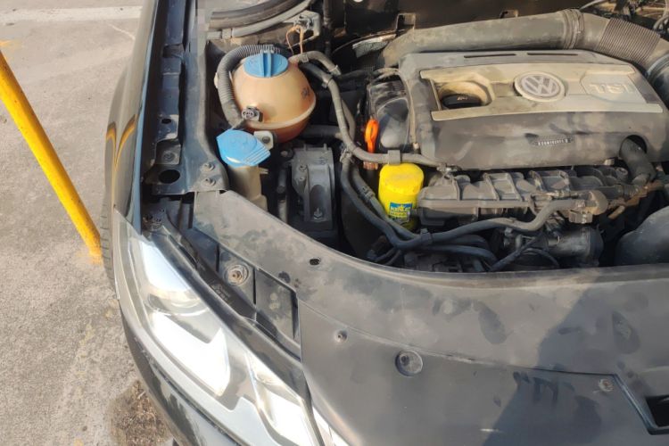 Used Volkswagen Magotan 2012 2.0 TSI Ultimate Edition Engine Bay Right