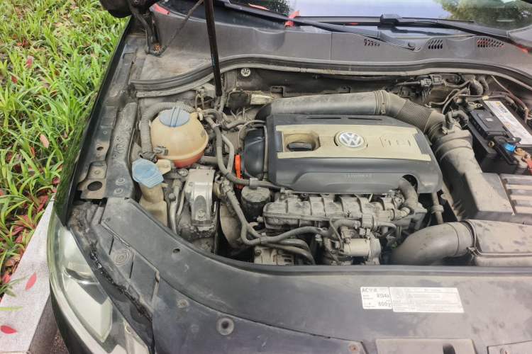 Used Volkswagen Magotan 2012 Revised 1.8TSI Luxury Version Engine Bay Right