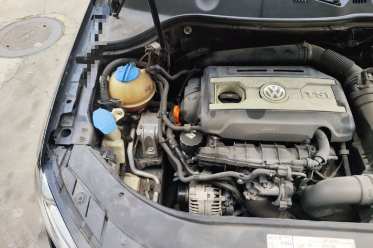 Used Volkswagen Magotan 2012 Revised 1.8TSI Luxury Version Engine Bay Right