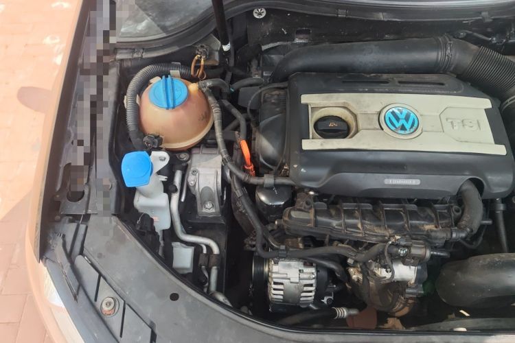 Used Volkswagen Magotan 2012 Revised 1.8TSI Luxury Version Engine Bay Right