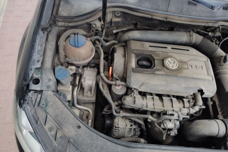 Used Volkswagen Magotan 2012 Revised Version 2.0 TSI Luxury Edition Engine Bay Right