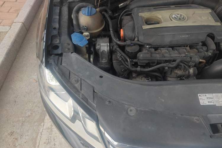Used Volkswagen Magotan 2012 Revised 1.8TSI Luxury Version Engine Bay Right