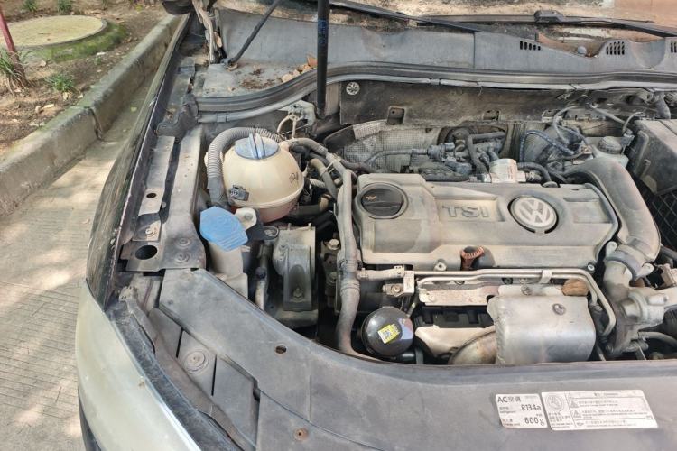 Used Volkswagen Magotan 2012 Revised 1.4 TSI Comfort Version Engine Bay Right
