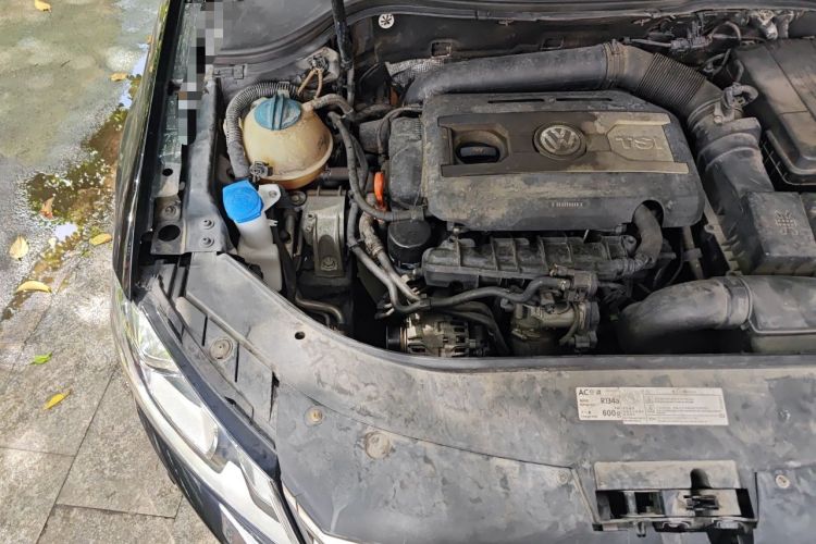 Used Volkswagen Magotan 2012 Revised 1.8TSI Luxury Version Engine Bay Right