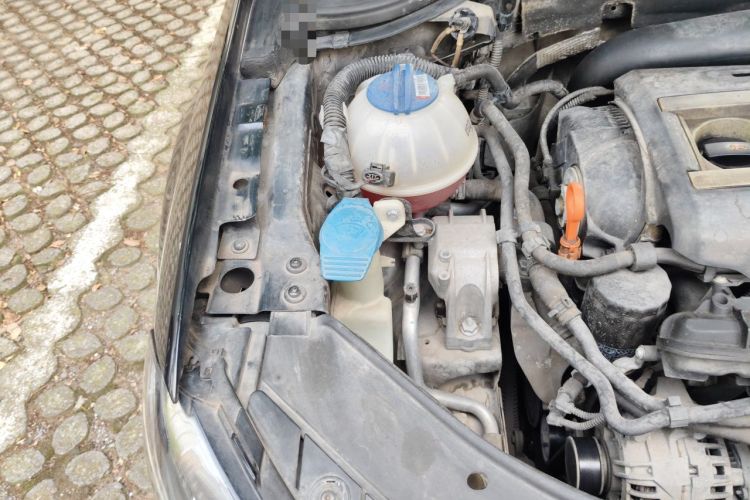 Used Volkswagen Magotan 2012 Revised 1.8TSI Luxury Version Engine Bay Right
